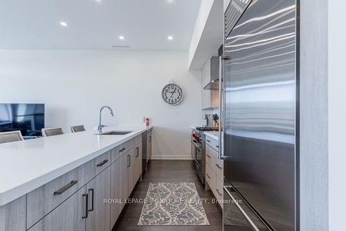 3633 Ferretti Crt, Innisfil, ON - Indoor Photo Showing Kitchen