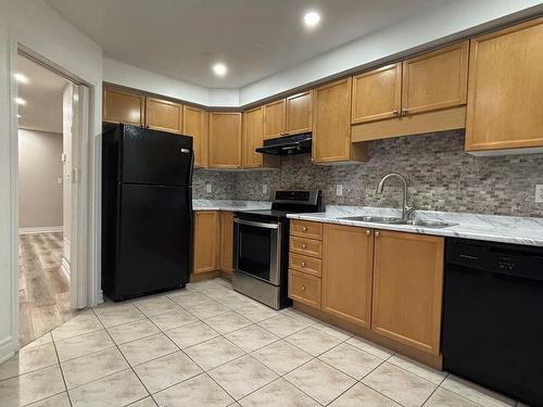 17 Levida St, Brampton, ON - Indoor Photo Showing Kitchen With Double Sink