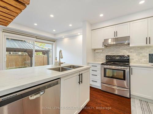 88 Spring Creek Dr, Hamilton, ON - Indoor Photo Showing Kitchen With Double Sink With Upgraded Kitchen