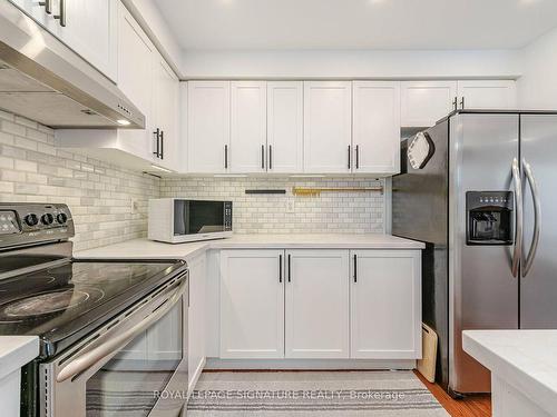 88 Spring Creek Dr, Hamilton, ON - Indoor Photo Showing Kitchen