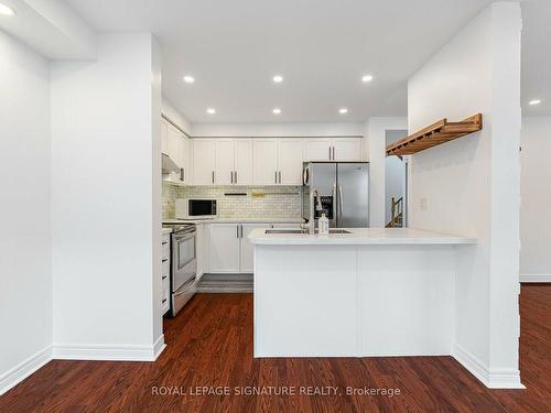 88 Spring Creek Dr, Hamilton, ON - Indoor Photo Showing Kitchen With Upgraded Kitchen