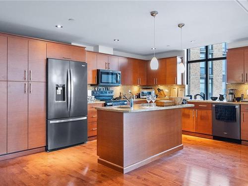 407-847 Dunsmuir Rd, Esquimalt, BC - Indoor Photo Showing Kitchen