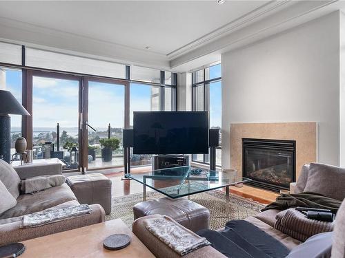 407-847 Dunsmuir Rd, Esquimalt, BC - Indoor Photo Showing Living Room With Fireplace