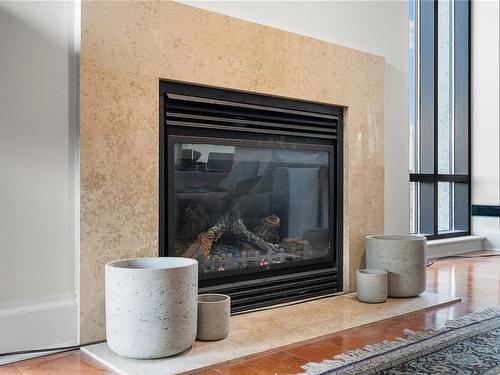 407-847 Dunsmuir Rd, Esquimalt, BC - Indoor Photo Showing Living Room With Fireplace