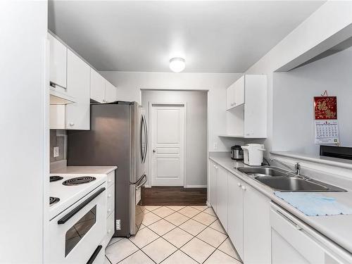 309-898 Vernon Ave, Saanich, BC - Indoor Photo Showing Kitchen With Double Sink