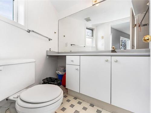 309-898 Vernon Ave, Saanich, BC - Indoor Photo Showing Bathroom