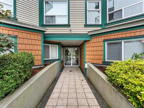 309-898 Vernon Ave, Saanich, BC - Outdoor