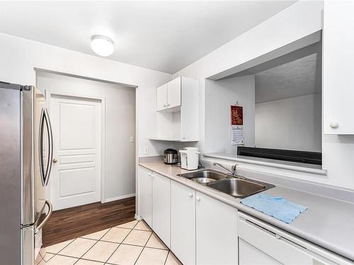 309-898 Vernon Ave, Saanich, BC - Indoor Photo Showing Kitchen With Double Sink