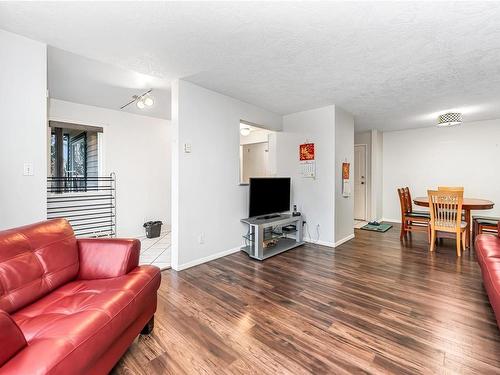 309-898 Vernon Ave, Saanich, BC - Indoor Photo Showing Living Room