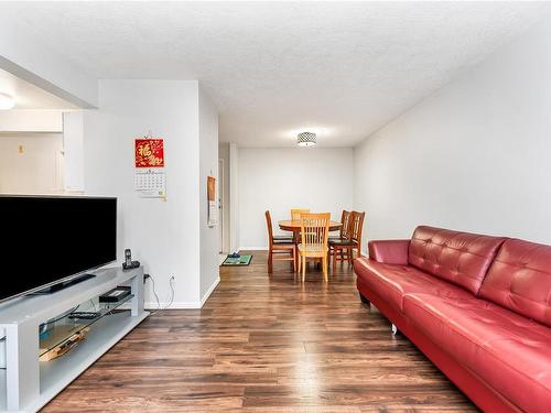 309-898 Vernon Ave, Saanich, BC - Indoor Photo Showing Living Room