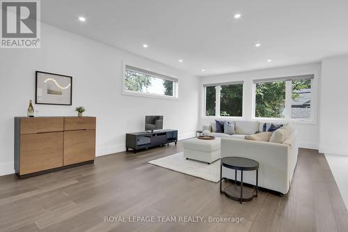 485 Hartleigh Avenue, Ottawa, ON - Indoor Photo Showing Living Room