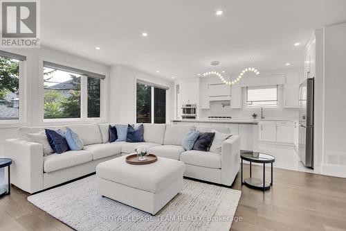 485 Hartleigh Avenue, Ottawa, ON - Indoor Photo Showing Living Room