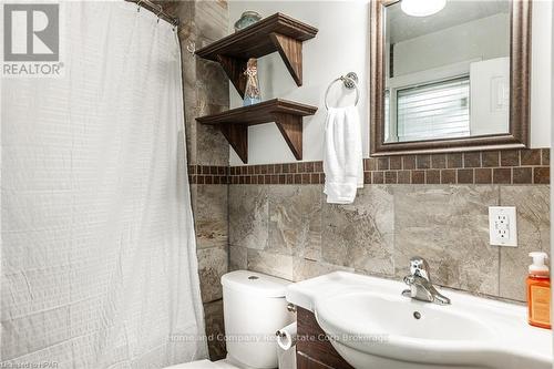 395 Nelson Street, Stratford, ON - Indoor Photo Showing Bathroom