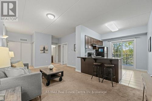 113 - 1440 Gordon Street, Guelph (Pine Ridge), ON - Indoor Photo Showing Living Room