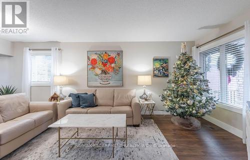 69 Vail Meadows Crescent, Clarington, ON - Indoor Photo Showing Living Room