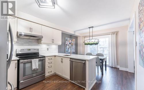 69 Vail Meadows Crescent, Clarington, ON - Indoor Photo Showing Kitchen