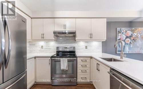 69 Vail Meadows Crescent, Clarington, ON - Indoor Photo Showing Kitchen With Upgraded Kitchen