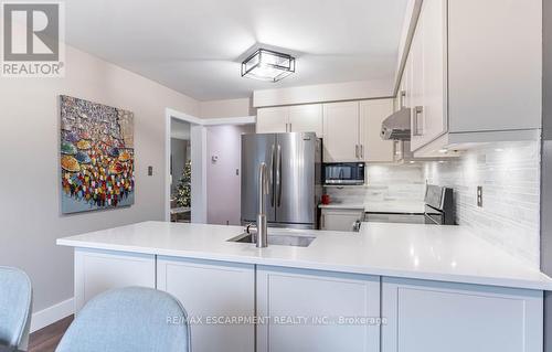 69 Vail Meadows Crescent, Clarington, ON - Indoor Photo Showing Kitchen With Upgraded Kitchen