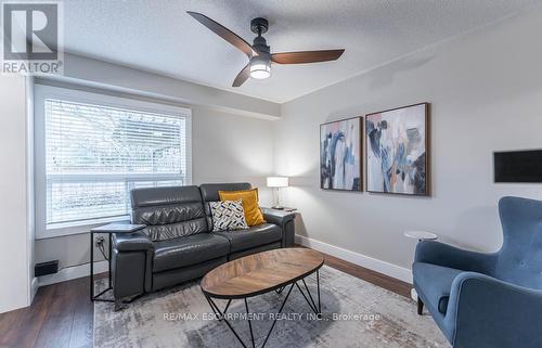 69 Vail Meadows Crescent, Clarington, ON - Indoor Photo Showing Living Room