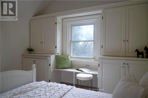 310 Northumberland Street, North Dumfries, ON - Indoor Photo Showing Bedroom