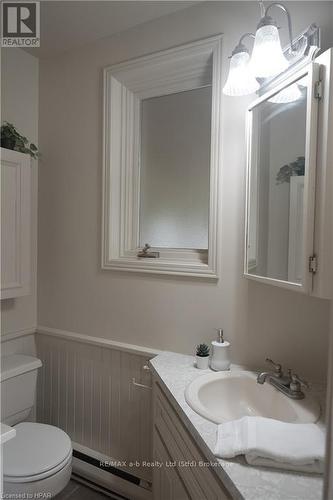 310 Northumberland Street, North Dumfries, ON - Indoor Photo Showing Bathroom