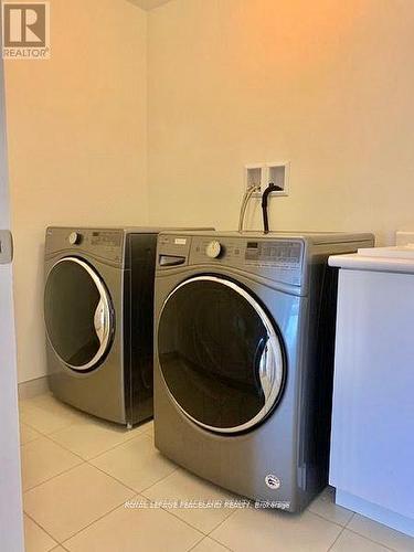 15 Goldeneye Drive, East Gwillimbury, ON - Indoor Photo Showing Laundry Room