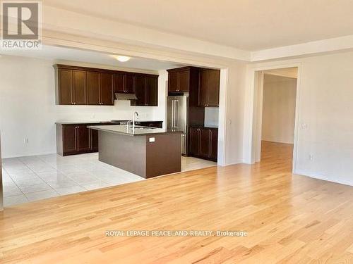 15 Goldeneye Drive, East Gwillimbury, ON - Indoor Photo Showing Kitchen