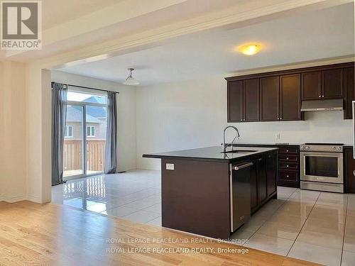 15 Goldeneye Drive, East Gwillimbury, ON - Indoor Photo Showing Kitchen