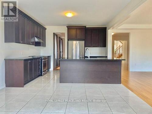 15 Goldeneye Drive, East Gwillimbury, ON - Indoor Photo Showing Kitchen