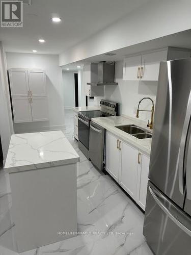 642 Peter Rupert Avenue, Vaughan, ON - Indoor Photo Showing Kitchen With Stainless Steel Kitchen With Double Sink