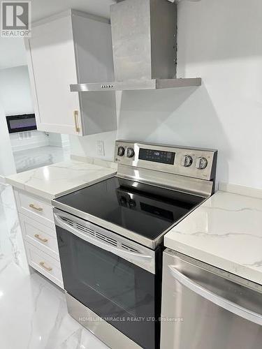 642 Peter Rupert Avenue, Vaughan, ON - Indoor Photo Showing Kitchen