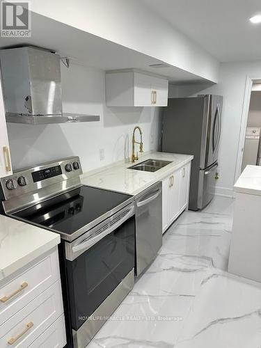 642 Peter Rupert Avenue, Vaughan, ON - Indoor Photo Showing Kitchen With Double Sink