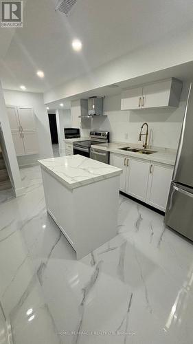 642 Peter Rupert Avenue, Vaughan, ON - Indoor Photo Showing Kitchen With Double Sink