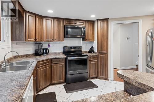 524 Jarvis, Windsor, ON - Indoor Photo Showing Kitchen With Double Sink