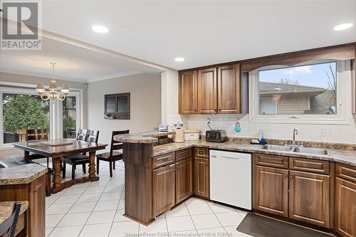 524 Jarvis, Windsor, ON - Indoor Photo Showing Kitchen With Double Sink