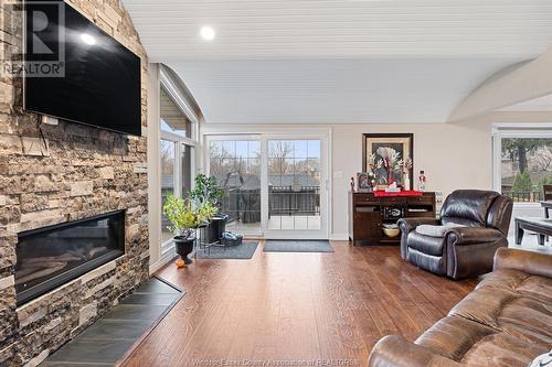 524 Jarvis, Windsor, ON - Indoor Photo Showing Living Room With Fireplace