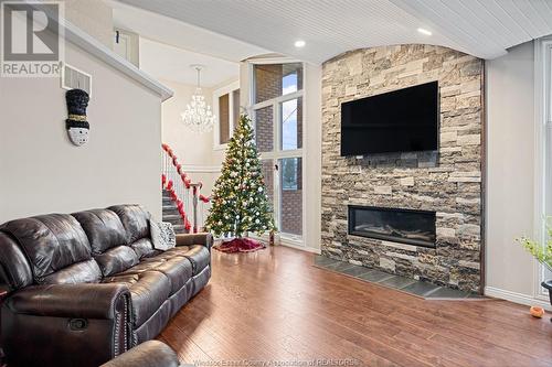 524 Jarvis, Windsor, ON - Indoor Photo Showing Living Room With Fireplace