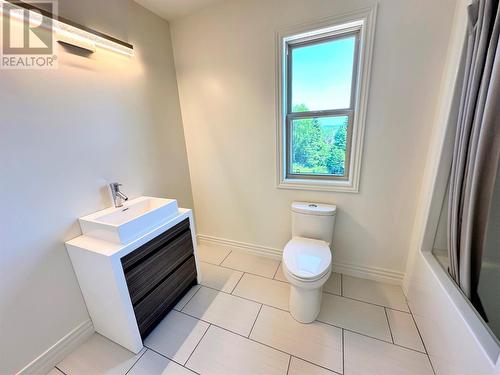 18-20 Ridgewood Crescent, Clarenville, NL - Indoor Photo Showing Bathroom