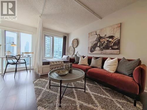 3005 - 210 Victoria Street, Toronto, ON - Indoor Photo Showing Living Room