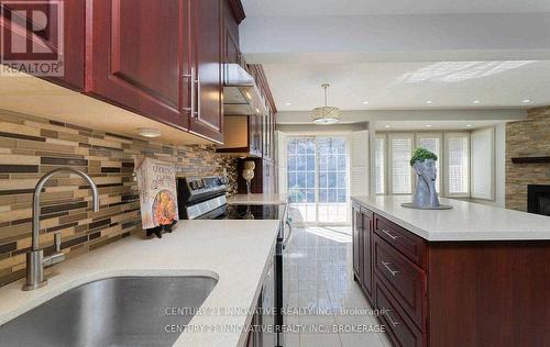 6 Heaver Drive, Whitby, ON - Indoor Photo Showing Kitchen