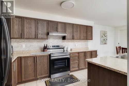 2344 Equestrian Crescent, Oshawa, ON - Indoor Photo Showing Kitchen