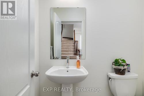 2344 Equestrian Crescent, Oshawa, ON - Indoor Photo Showing Bathroom