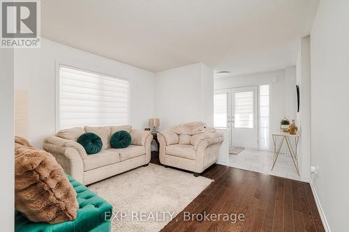 2344 Equestrian Crescent, Oshawa, ON - Indoor Photo Showing Living Room