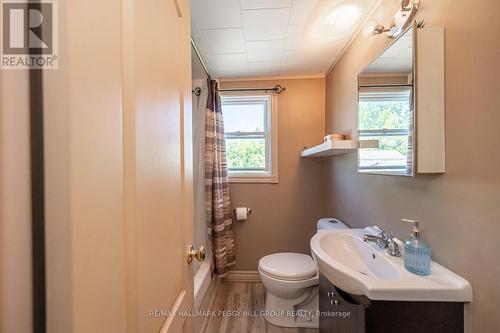 2139 Adjala-Tecumseth Townline, New Tecumseth, ON - Indoor Photo Showing Bathroom