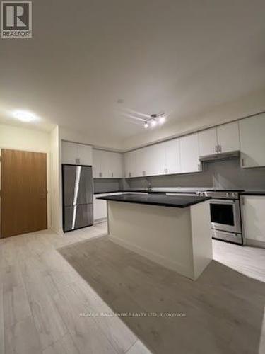 314 - 8690 Jane Street, Vaughan, ON - Indoor Photo Showing Kitchen