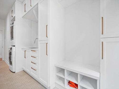 Salle de lavage - 710 Rue Du Mont-Blanc, Saint-Sauveur, QC - Indoor Photo Showing Laundry Room