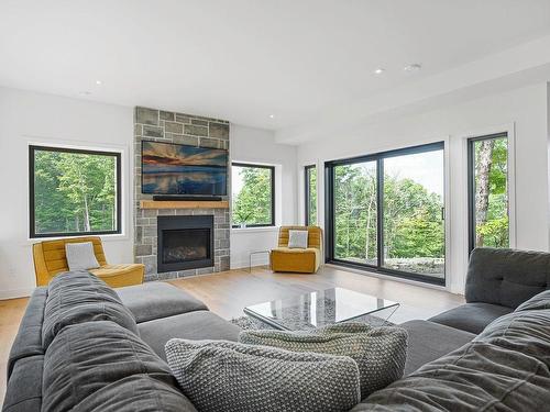 Salle familiale - 710 Rue Du Mont-Blanc, Saint-Sauveur, QC - Indoor Photo Showing Living Room With Fireplace