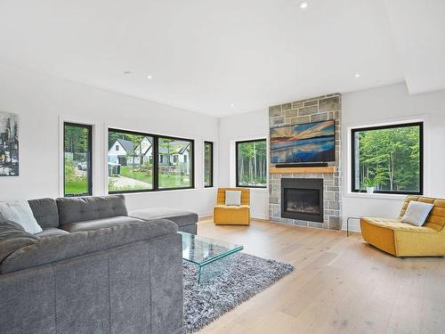 Salle familiale - 710 Rue Du Mont-Blanc, Saint-Sauveur, QC - Indoor Photo Showing Living Room With Fireplace