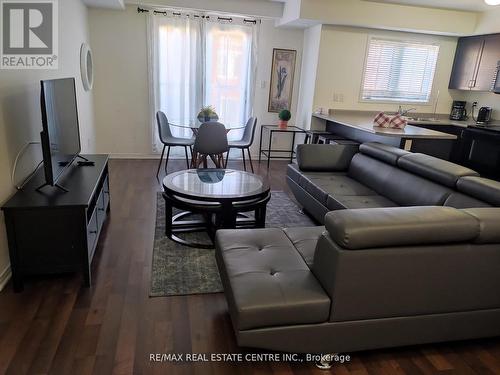 09 - 47 Hays Boulevard, Oakville, ON - Indoor Photo Showing Living Room