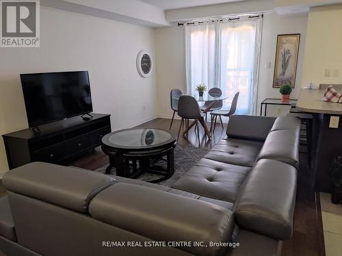 09 - 47 Hays Boulevard, Oakville, ON - Indoor Photo Showing Living Room